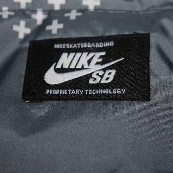 Nike SB Camoflauge Puffer Jacket + Patch - Picture 6 of 9